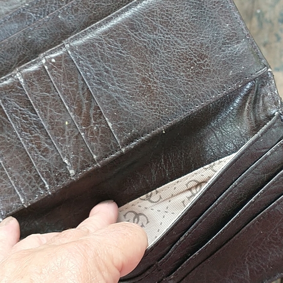 GUESS Organizer Wallet Leopard - Picture 7 of 15